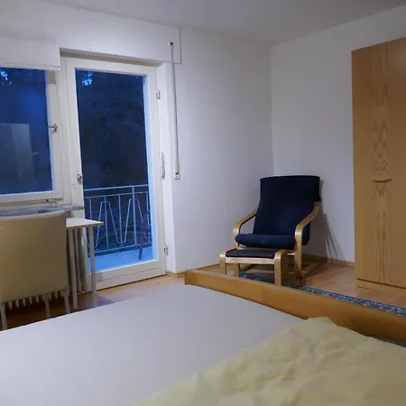 4-zi-wohnung Mit Grossem Balkon Und Blick Ins Grune Appartamento