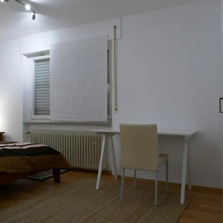 4-zi-wohnung Mit Grossem Balkon Und Blick Ins Grune Appartamento