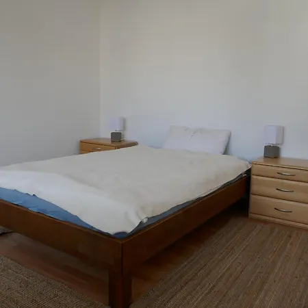 4-zi-wohnung Mit Grossem Balkon Und Blick Ins Grune