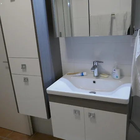 Appartamento 4-zi-wohnung Mit Grossem Balkon Und Blick Ins Grune