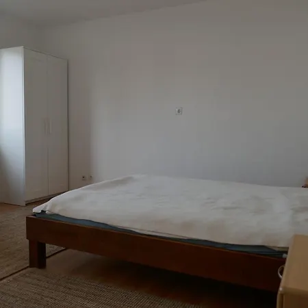 4-zi-wohnung Mit Grossem Balkon Und Blick Ins Grune Appartamento