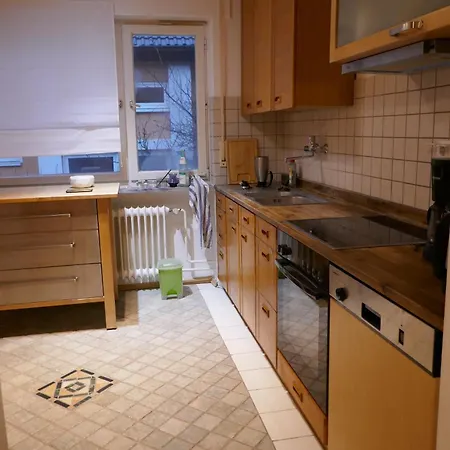 Appartamento 4-zi-wohnung Mit Grossem Balkon Und Blick Ins Grune *
