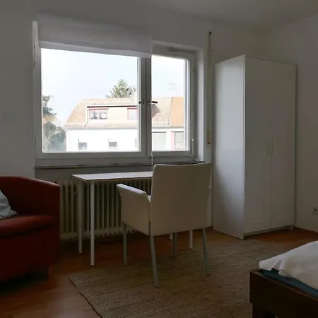 4-zi-wohnung Mit Grossem Balkon Und Blick Ins Grune *